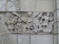 Selles sur Cher, Eglise Notre-Dame-la-Blanche, Plaques, Combat entre 2 guerriers (1)